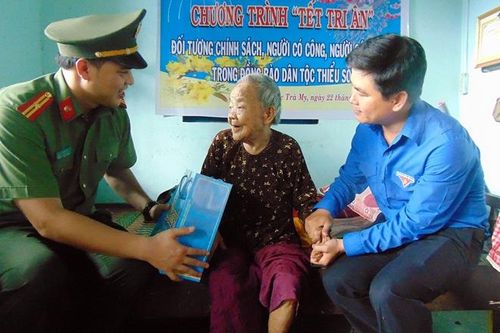 Tuổi trẻ CAND đến với vùng quê cách mạng