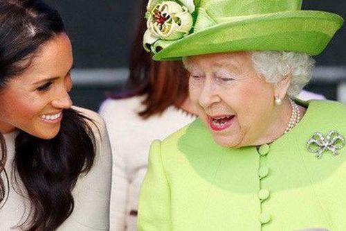 Nữ hoàng chủ động thân thiết, giúp Meghan không thấy bị cô lập