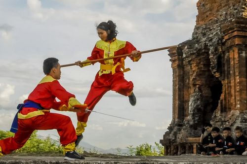 Cảnh luyện võ Bình Định nguy hiểm ở tháp Bánh Ít