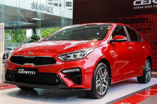 Honda Civic vượt mặt Toyota Corolla Altis, Ford Focus dừng cuộc chơi