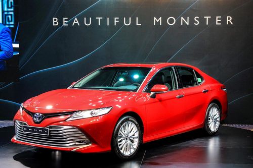 Toyota Camry, Mazda 6 đồng loạt giảm giá 20 triệu đồng