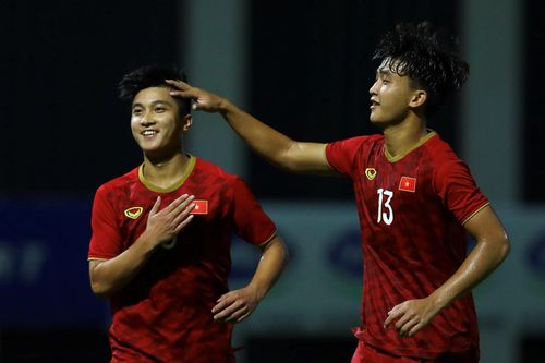 U22 Việt Nam vs CLB Kitchee (2-0): Martin Lo, Trần Danh Trung ghi bàn