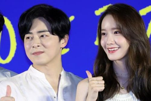 Yoona (SNSD) trở thành tâm điểm trên thảm đỏ nhờ vẻ ngoài rực rỡ