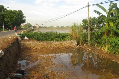 Thanh Oai xử lý điểm tập kết rác thải 'khủng bố' nghĩa trang