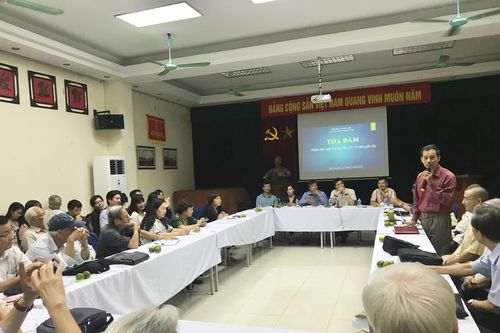 Phải là nòng cốt của văn học nước nhà
