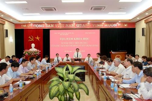 Truyền khát vọng cho thế hệ trẻ