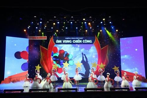 Vinh danh người chiến sĩ Công an Nhân dân trong Chương trình nghệ thuật 'Âm vang chiến công 2019'