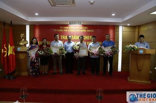 Lễ trao Bằng khen của Chủ nhiệm Ủy ban Công tác về các tổ chức phi chính phủ nước ngoài