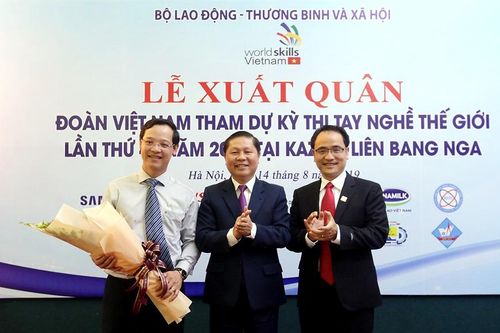 Thí sinh học nghề lên đường thi tài tay nghề thế giới lần thứ 45