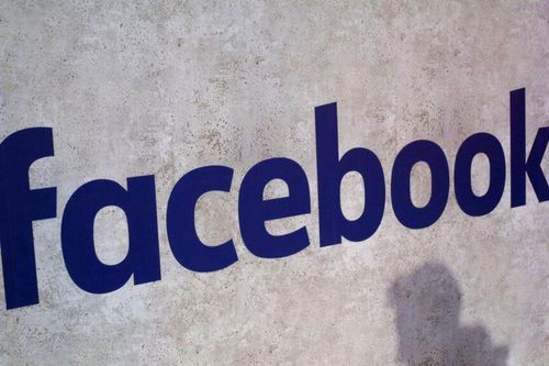 Facebook thuê người nghe lén hội thoại người dùng?