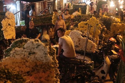 Giá hoa tăng cao giật mình trước Lễ Vu Lan