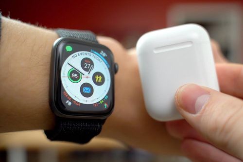 AirPods và Apple Watch đang mang về 'núi tiền' cho Apple