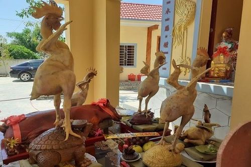 Độc đáo 'phi đội gà bay' trên mâm cúng rằm tháng 7 ở Hà Tĩnh