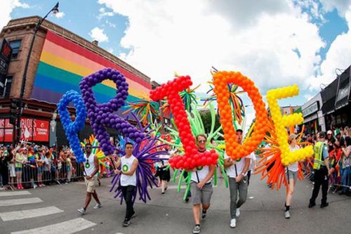 Bang ở Mỹ yêu cầu các trường công dạy lịch sử LGBT