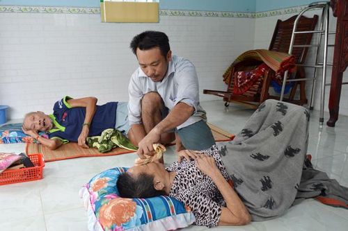 Những người con giữ tròn đạo hiếu