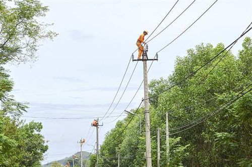 Điện lực Cam Lộ đảm bảo cung ứng điện chống hạn