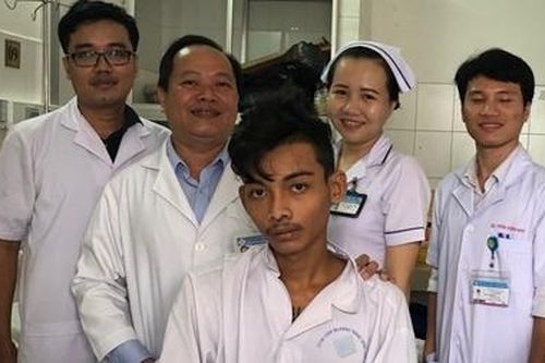 Cứu sống bệnh nhân vỡ tá tràng 2 đoạn đặc biệt phức tạp