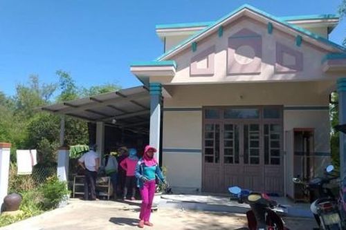 Khởi tố vụ án chồng dùng dao cắt cổ vợ rồi tự sát