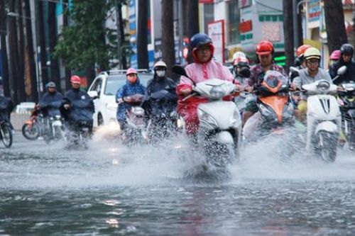 Cảnh báo mưa lớn cục bộ, lốc, sét