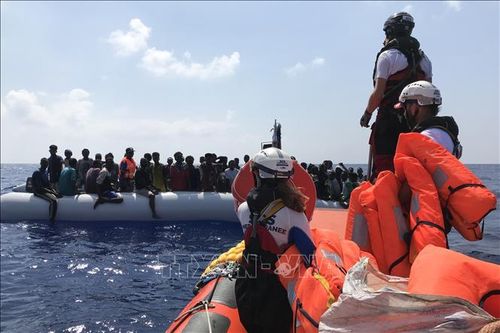 Gần 100 người di cư được cứu ngoài khơi bờ biển Libya