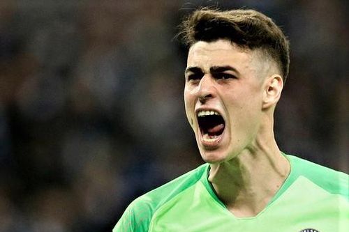 Thủ môn Chelsea gây sốt với pha cứu thua khó tin