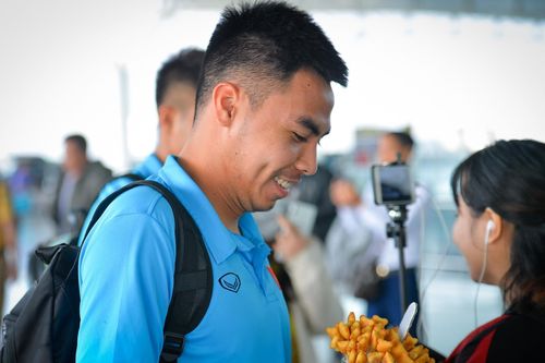 Đức Huy đúng đồng đội tốt, lên mạng 'tố' Duy Mạnh tham ăn