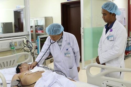 Va đập vào vô lăng ôtô, người đàn ông bị vỡ tim