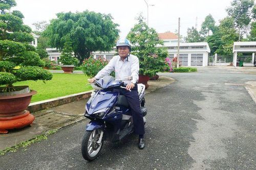 Bộ trưởng GTVT khuyên Hậu Giang xung phong thí điểm lãnh đạo đi xe máy
