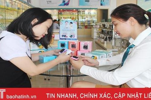 Phụ huynh Hà Tĩnh 'lùng' mua đồng hồ định vị cho con trước năm học mới