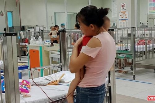 Bác sĩ nhi khoa tư vấn bố mẹ cách dùng thuốc hạ sốt paracetamol