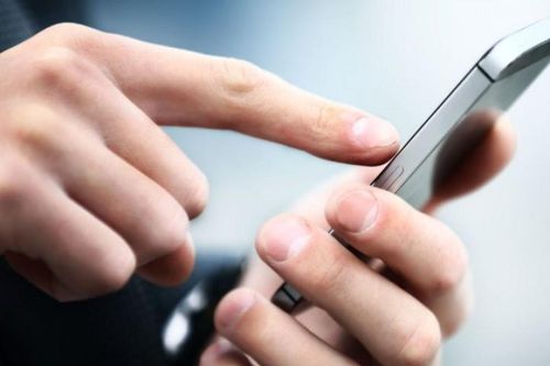 Héo mòn vì chồng cứ về nhà chỉ ôm điện thoại chơi game