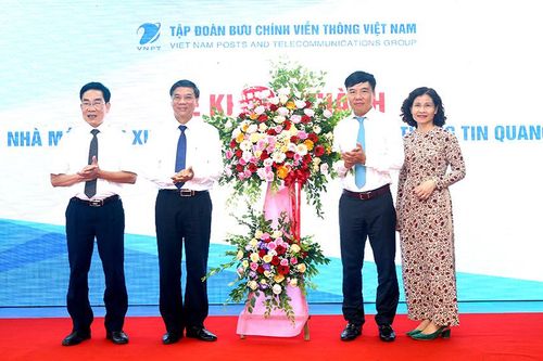 VNPT khánh thành nhà máy sản xuất sợi quang đầu tiên ở Đông Nam Á