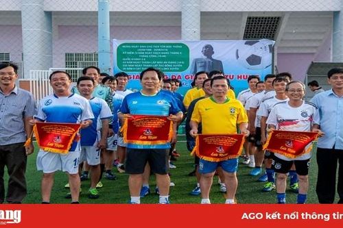 Giao lưu bóng đá tứ hùng chào mừng các sự kiện lớn của TP. Long Xuyên