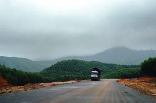 Kinh tế Xây dựng - Giao thông Xử phạt, xe chở quá tải vẫn hoành hành