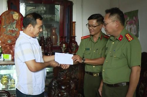 Báo CAND thăm hỏi Đại úy CSGT bị thương khi làm nhiệm vụ