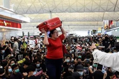 Ngành hàng không Hong Kong mất gần 80 triệu USD vì biểu tình