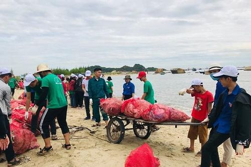 Quảng Ngãi: 1 tấn rác đổi 100 giỏ nhựa