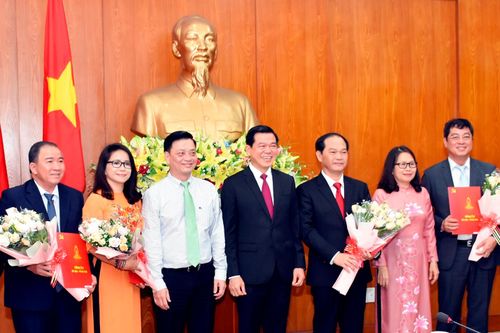 Điều động, bổ nhiệm nhân sự 5 địa phương