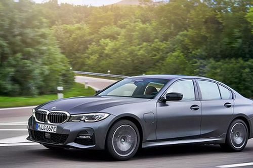Ra mắt 'xe xanh' BMW 330e Plug-in hybrid 2020 mới