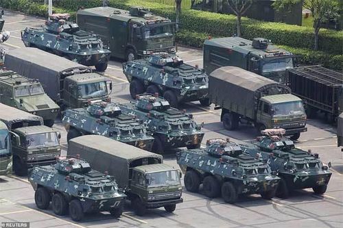 Quân đội Trung Quốc cảnh báo sẽ ập tới Hong Kong trong vài phút