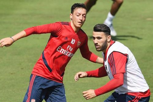 Ozil và Kolasinac tái xuất Arsenal sau vụ cướp