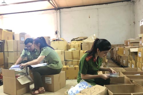 Sách nào bị in lậu nhiều nhất trong số 10 vạn cuốn sách lậu vừa bị thu giữ tại Hà Nội?