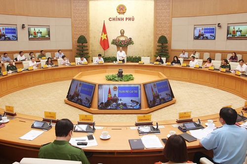 Tỷ lệ phi công nước ngoài cao, khó kiểm soát và tiêu chuẩn hóa
