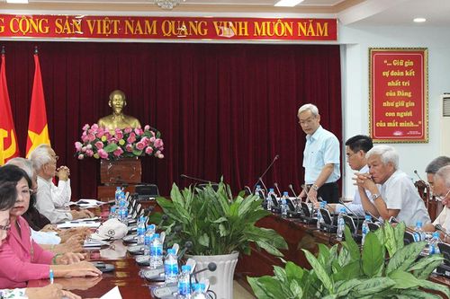 Gặp gỡ các đồng chí nguyên lãnh đạo tỉnh các khóa