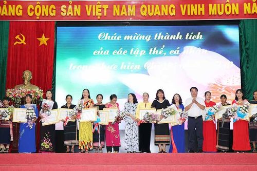 Tuyên dương 17 tập thể, cá nhân trong học tập và làm theo gương Bác