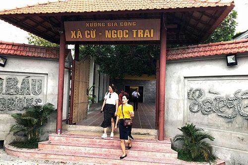 Trường học thành… điểm bán hàng