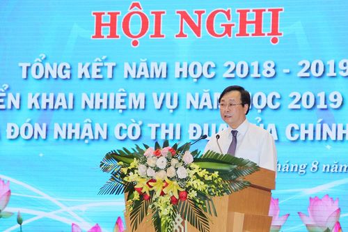Ngành Giáo dục đón nhận Cờ thi đua của Thủ tướng Chính phủ và triển khai nhiệm vụ năm học 2019 – 2020