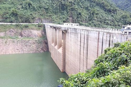 Đảm bảo nước cho hạ du thủy điện 'căng mình' vận hành chống hạn