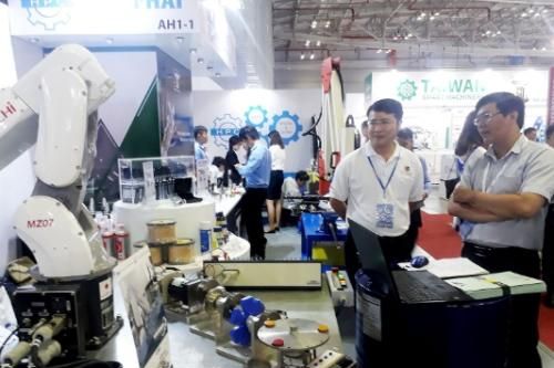 Thống nhất và chuẩn hóa quy định về hàng Việt Nam