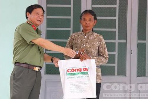Xây nhà đại đoàn kết cho bà con dân tộc S'tiêng